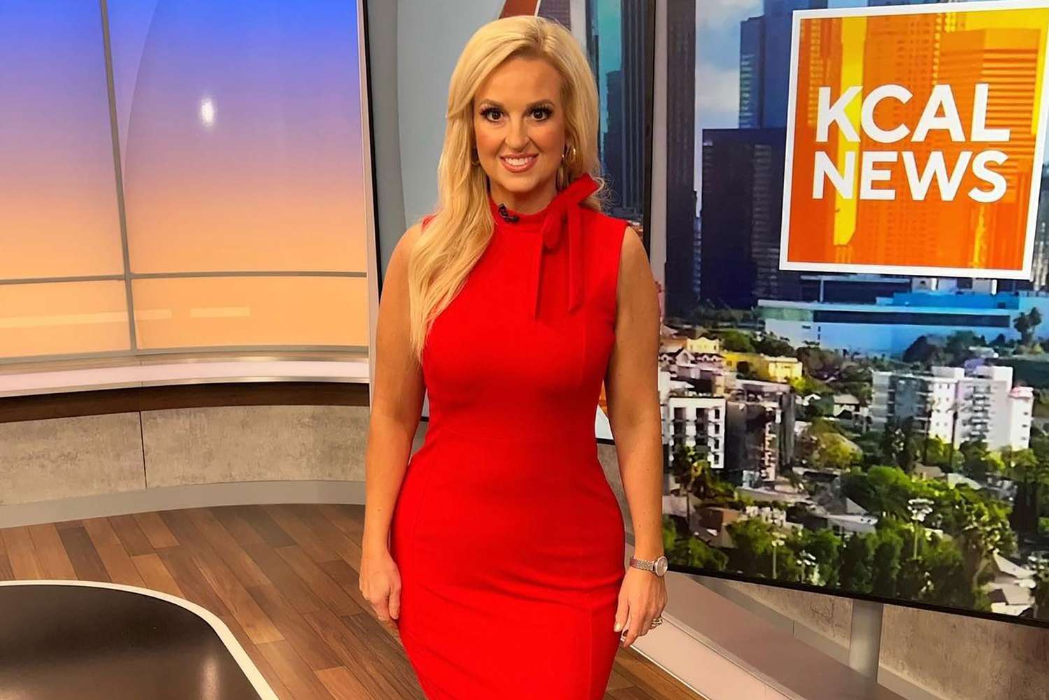 女主播气象报一半“翻白眼”倒地 昏厥瞬间全放送