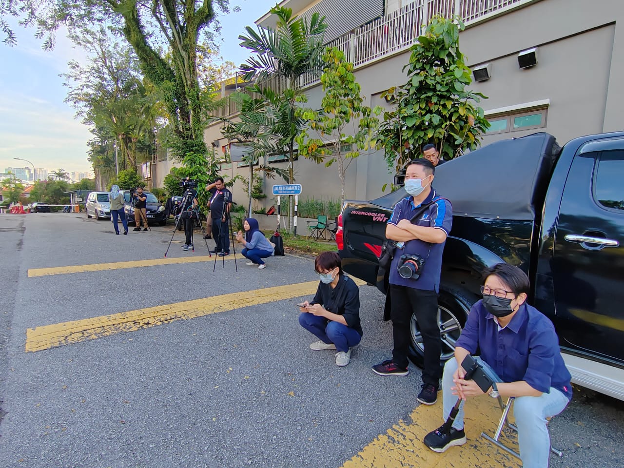 女子慕尤丁住家外叹一句 “我以为他是最好首相…”