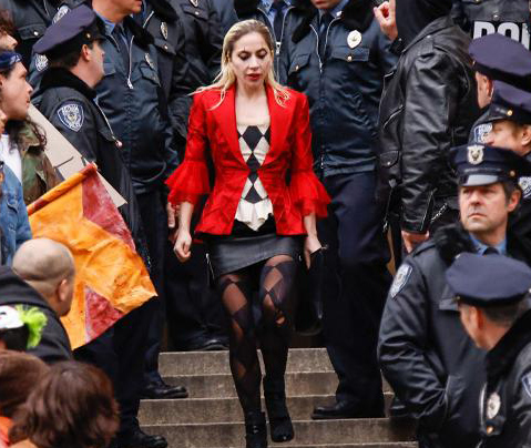 女神卡卡小丑女造型曝光 诡异妆大获好评