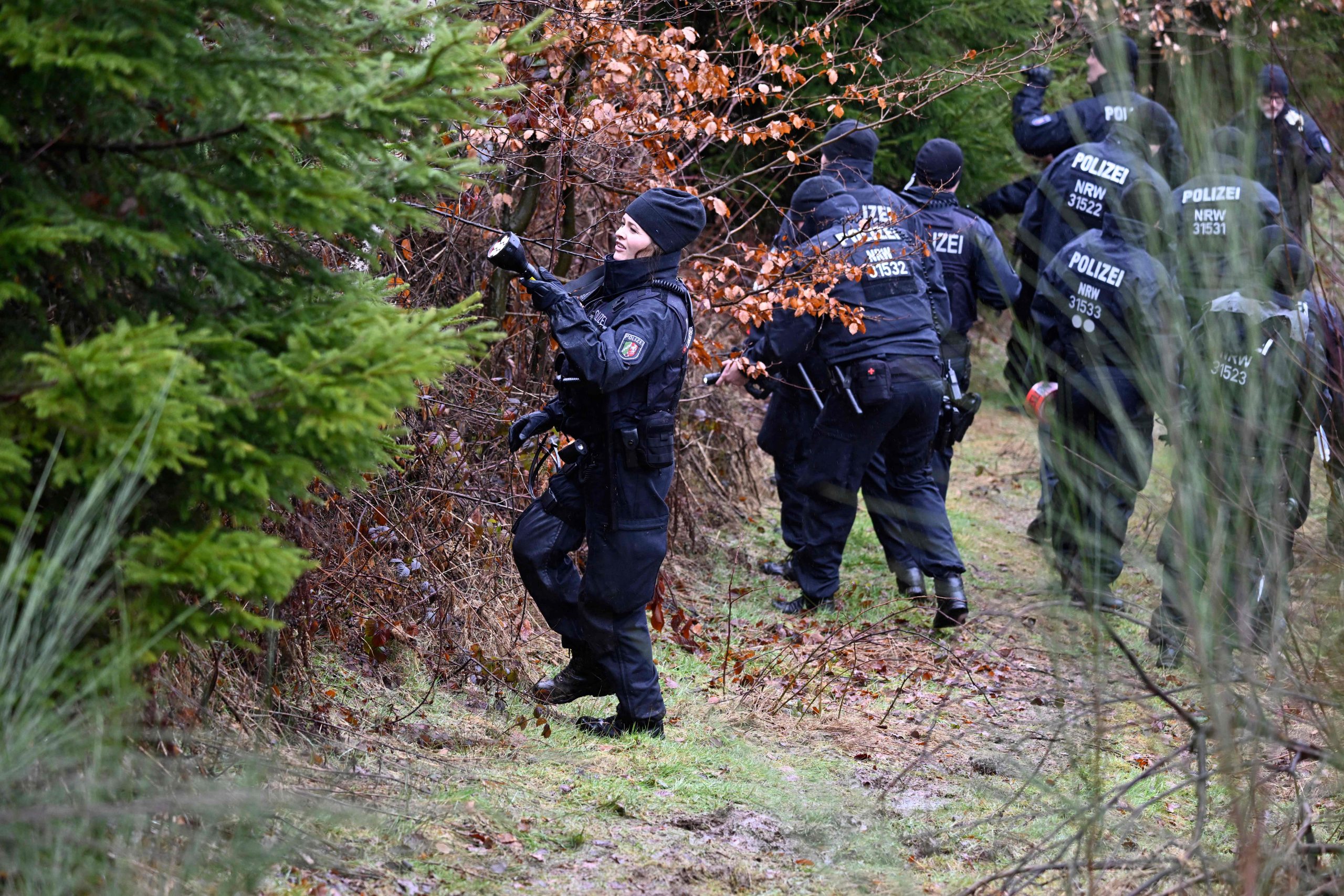 女童遭砍30刀弃尸树林 2女同学干案却不能提控