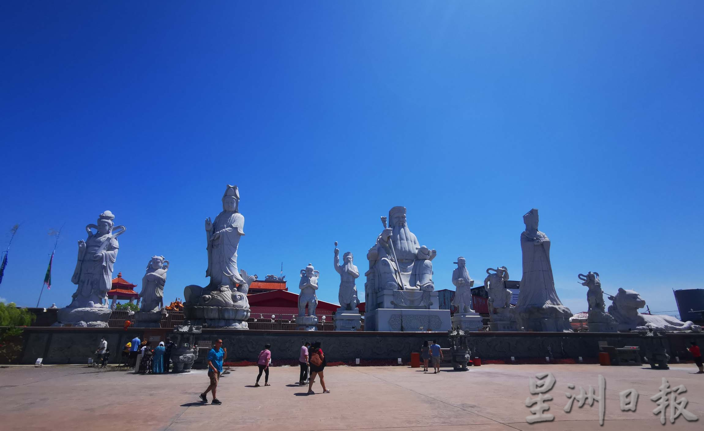 学年假期中段掀观光潮 曼绒景区热爆