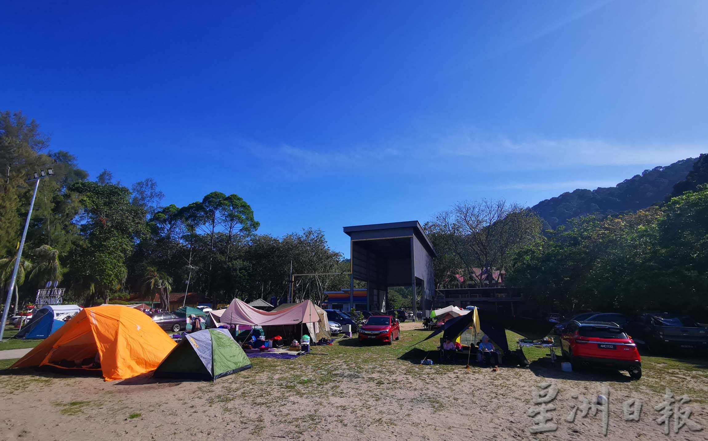 学年假期中段掀观光潮 曼绒景区热爆