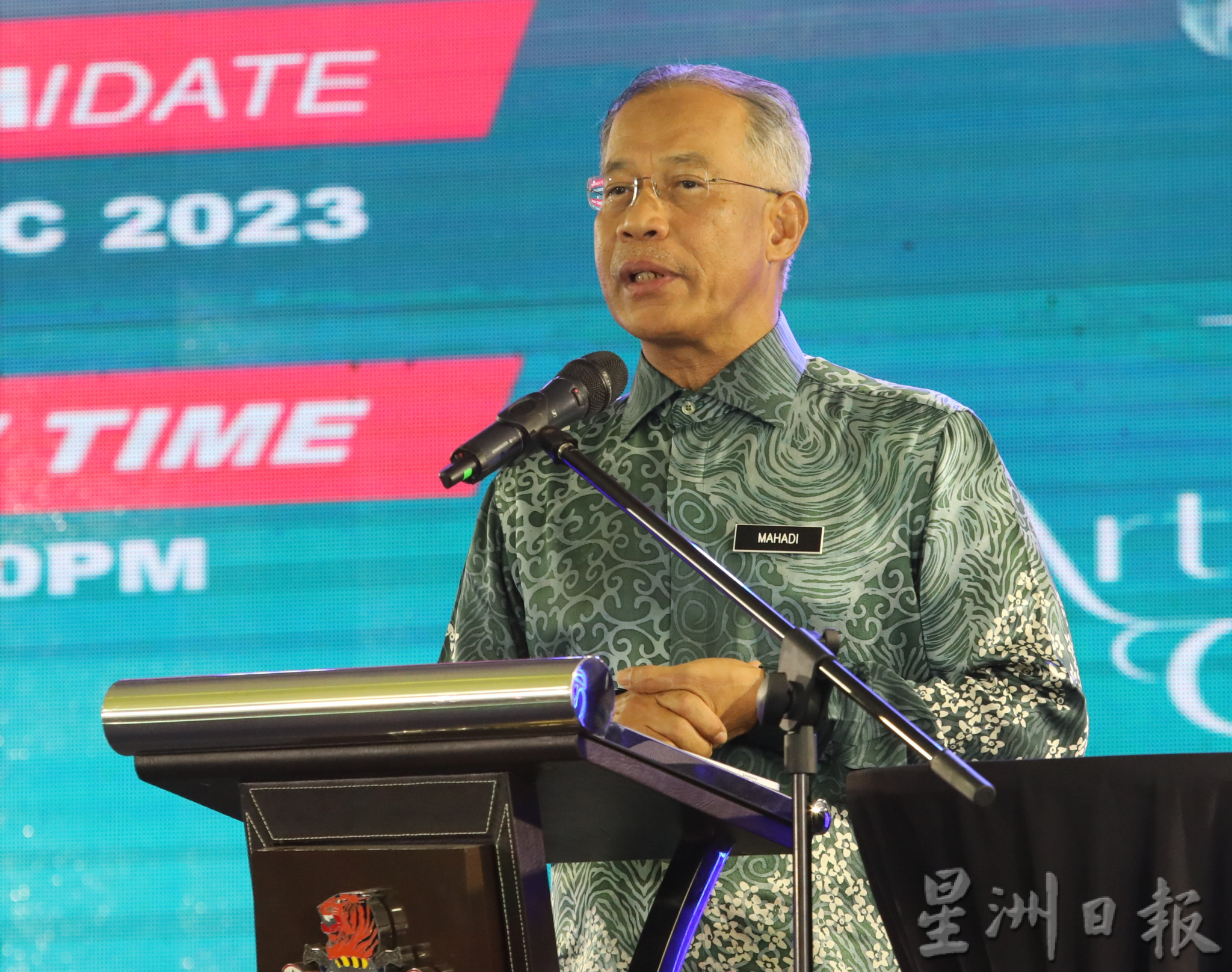 安华：政府必须在经济发展和人民福祉间取得平衡