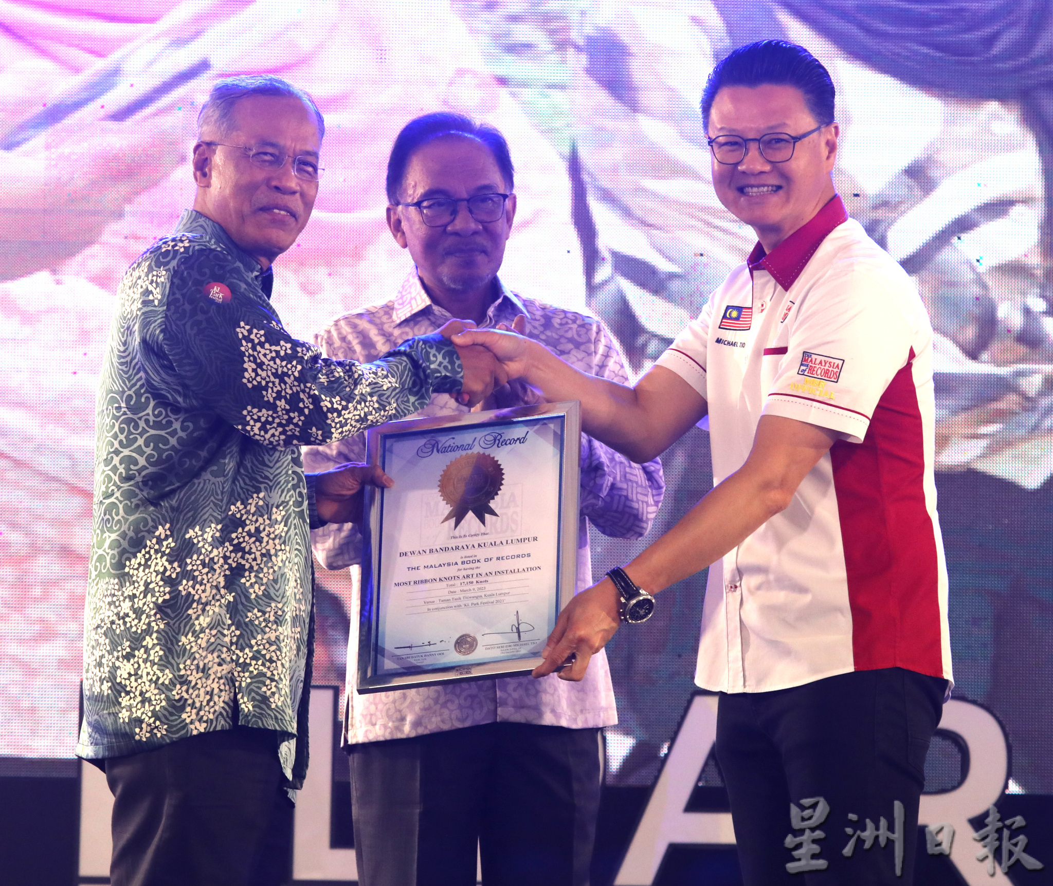 安华：政府必须在经济发展和人民福祉间取得平衡