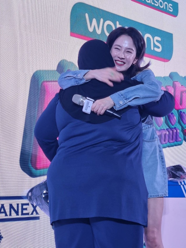 宋智孝来马踩人字拖逛街 巴兹里@UNIC叮嘱吃Sambal