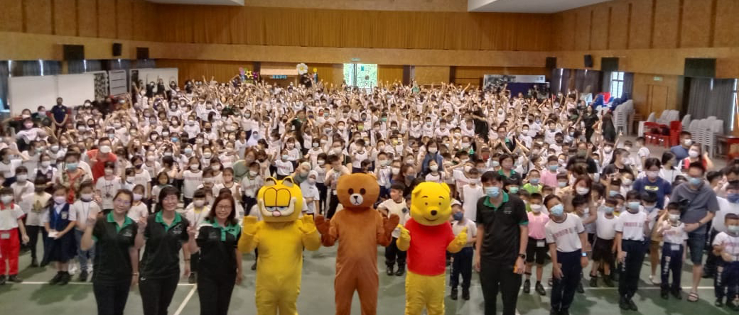 实兆远育英华小 小熊维尼 网红熊 咖啡猫 迎新生