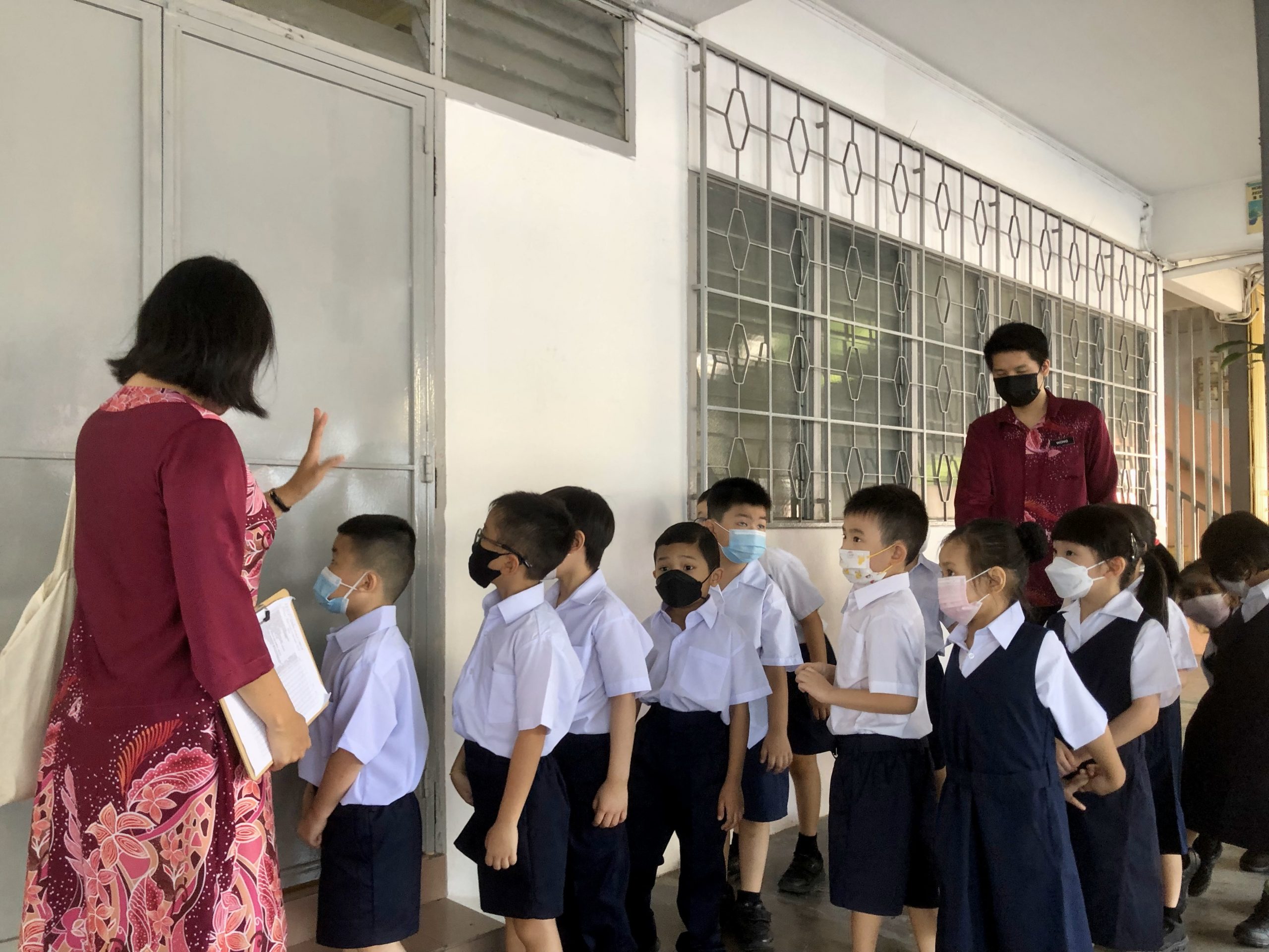 家长踊跃出席迎新日 圣德华小20新生报到