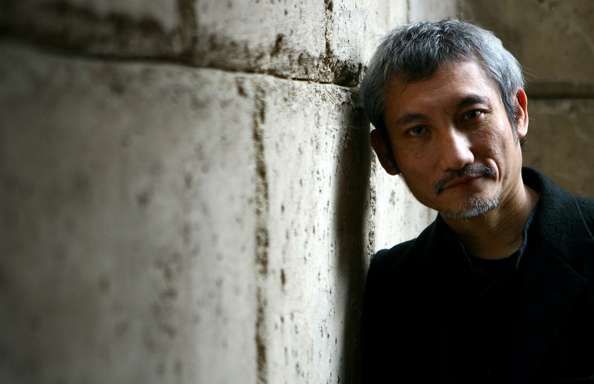 小30岁女友肚凸疑怀孕 73岁徐克要当爸爸?