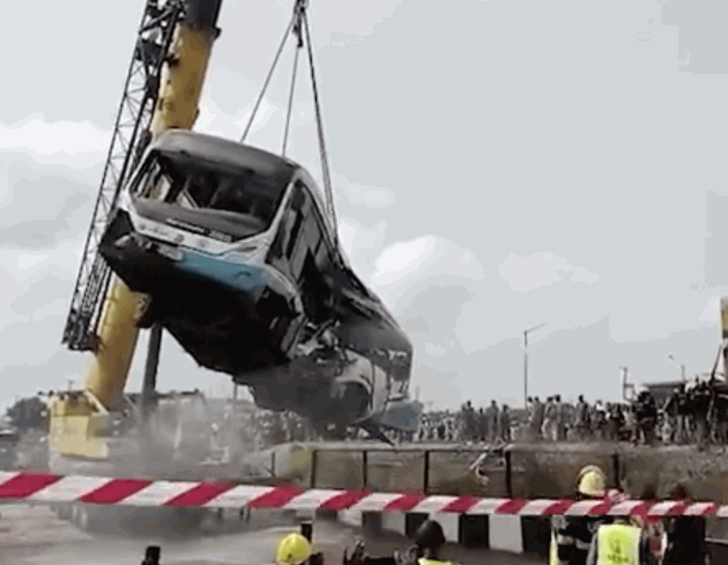 尼日利亚拉各斯火车撞巴士 至少7死80余伤