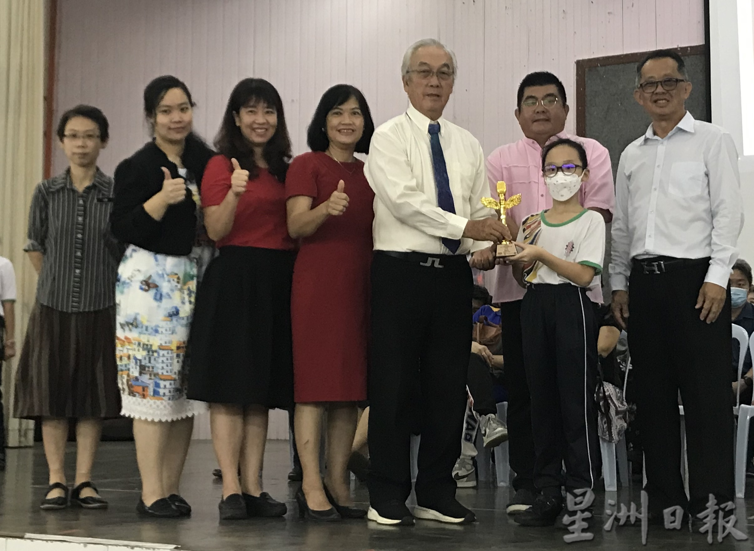 崇华小学新学年开学  迎新校长林淑宝