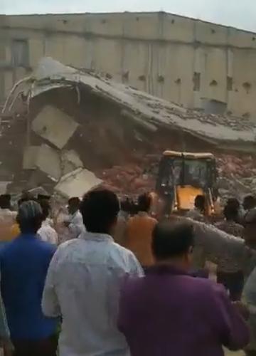 工人被马铃薯堆活埋 至少14人死亡