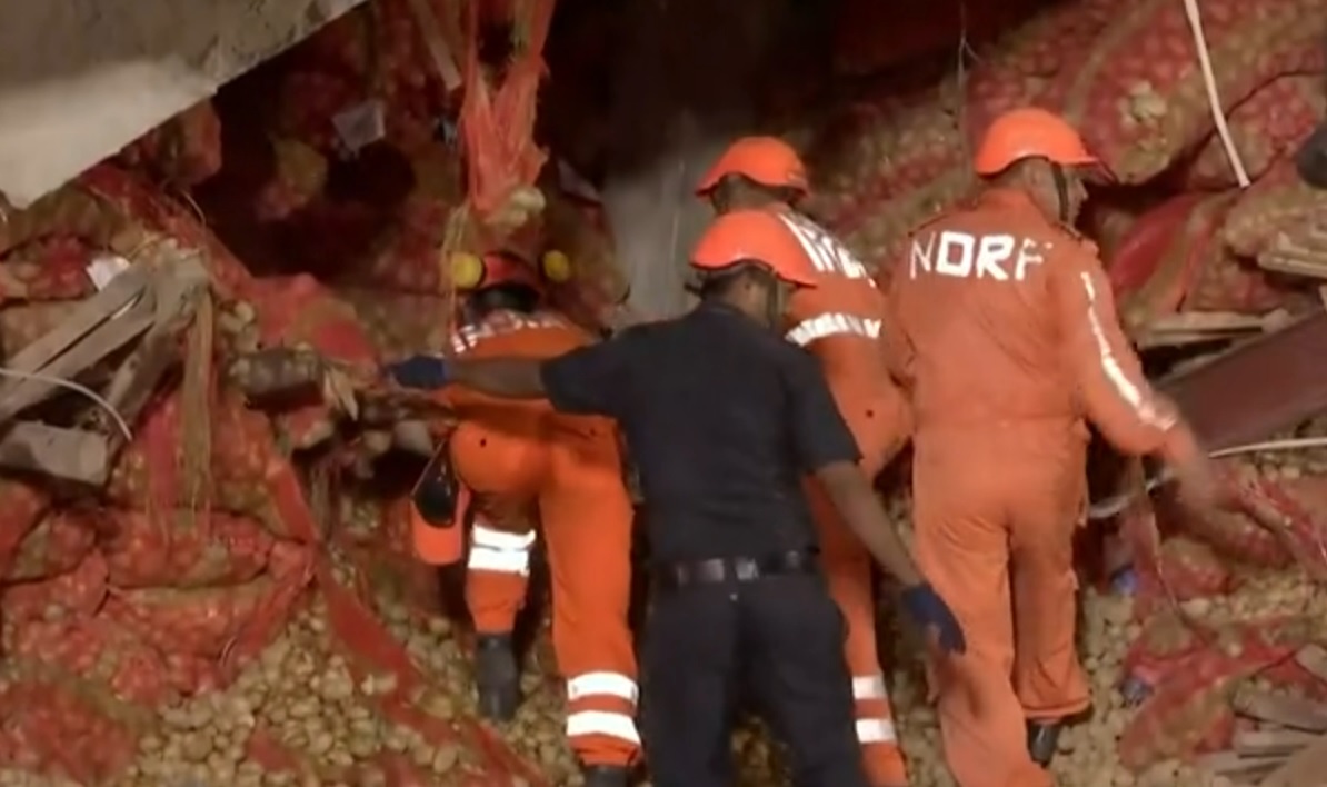 工人被马铃薯堆活埋 至少14人死亡