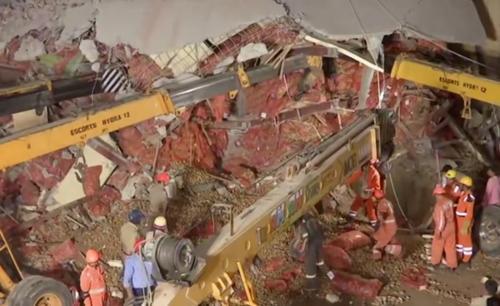 工人被马铃薯堆活埋 至少14人死亡