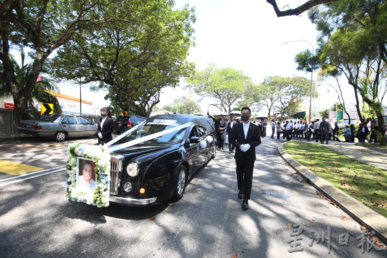 已故李三春出殡 逾200人相送最后一程