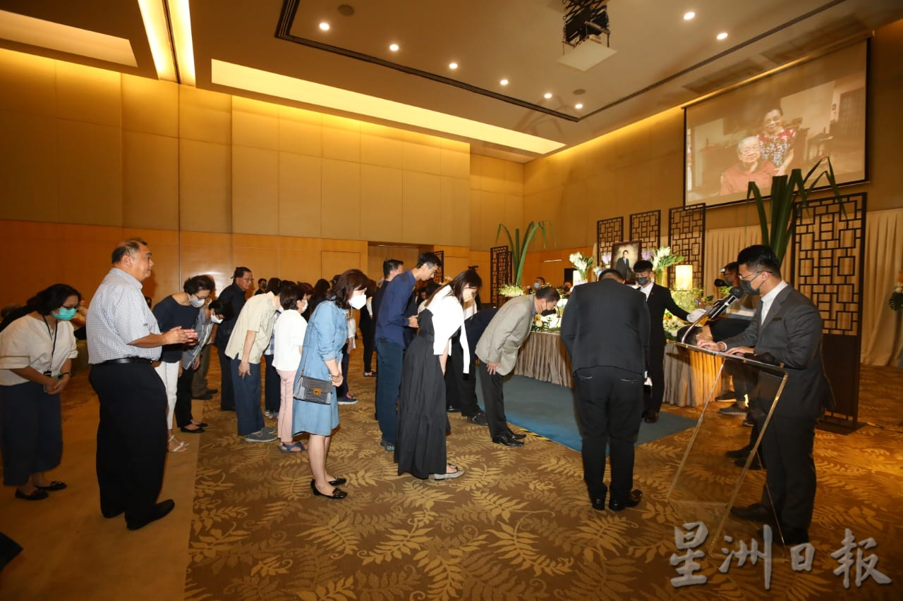 已故李三春出殡 逾200人相送最后一程