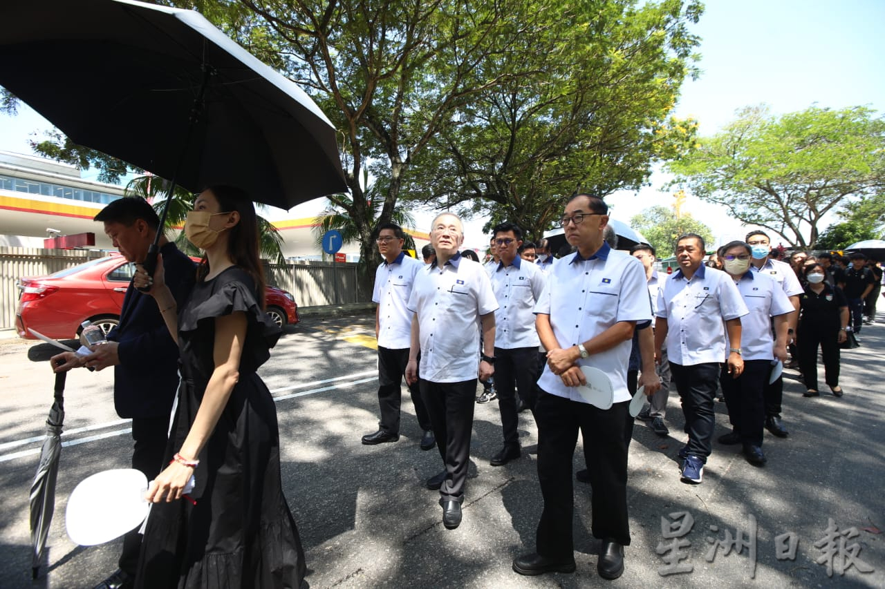 已故李三春出殡 逾200人相送最后一程