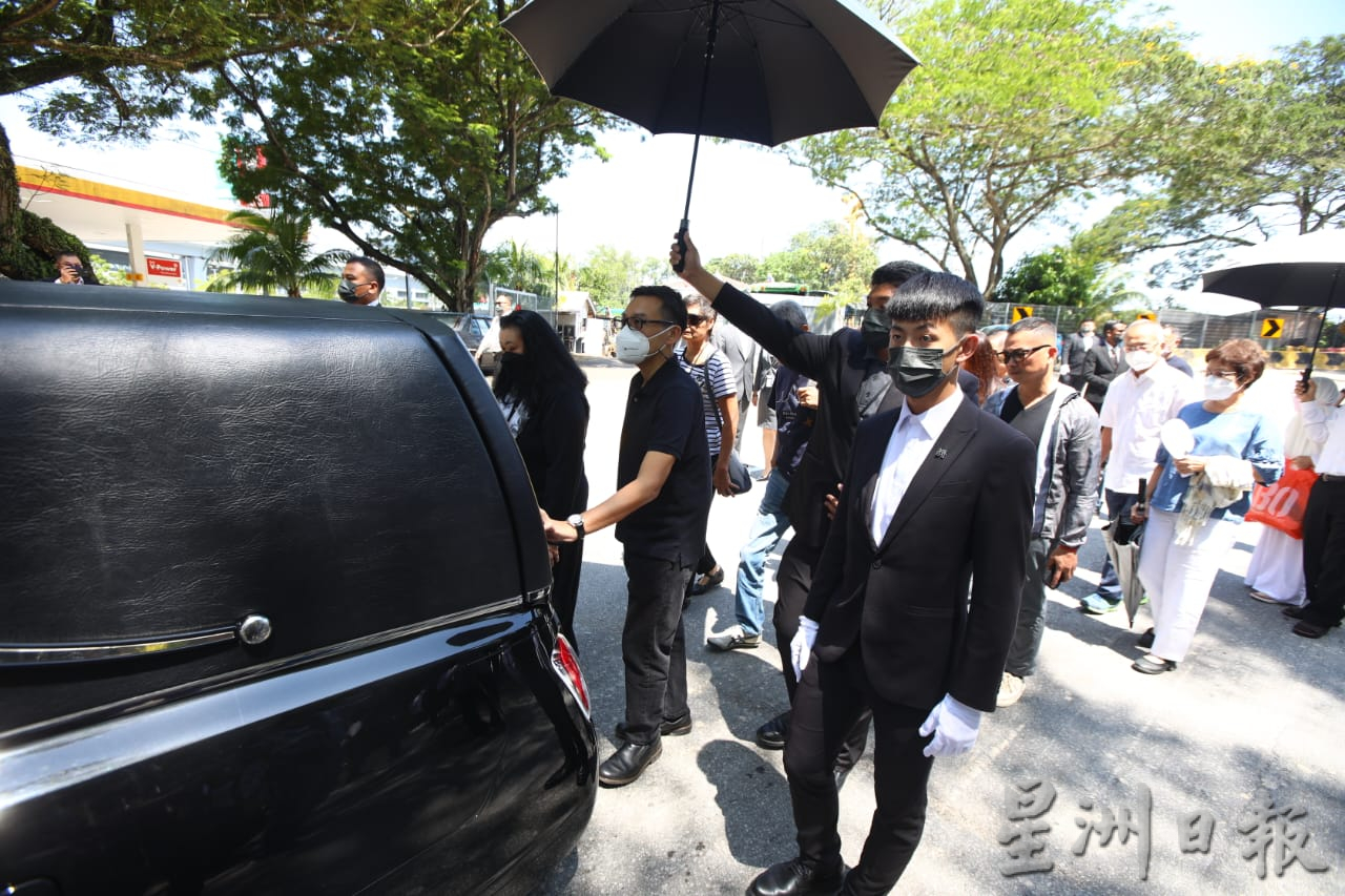 已故李三春出殡 逾200人相送最后一程