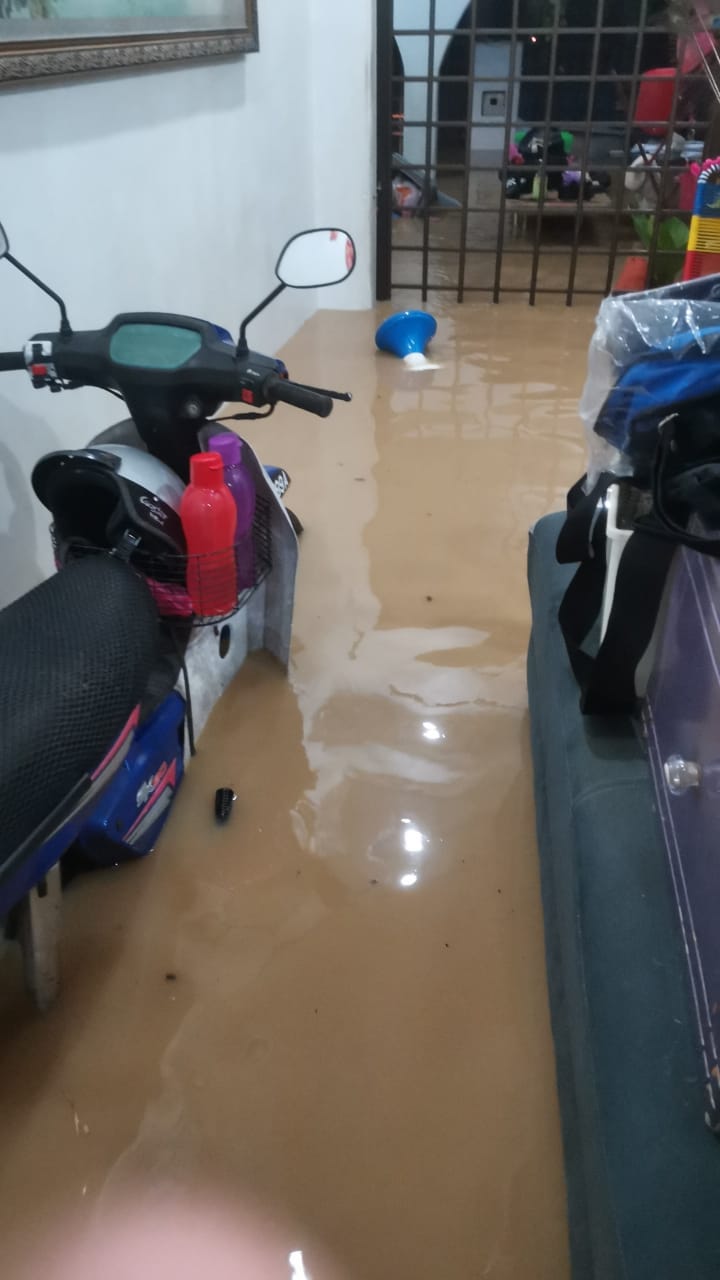 **已签发**全国︰或泡水中或登屋顶苦等救援,三合港灾民心有余悸