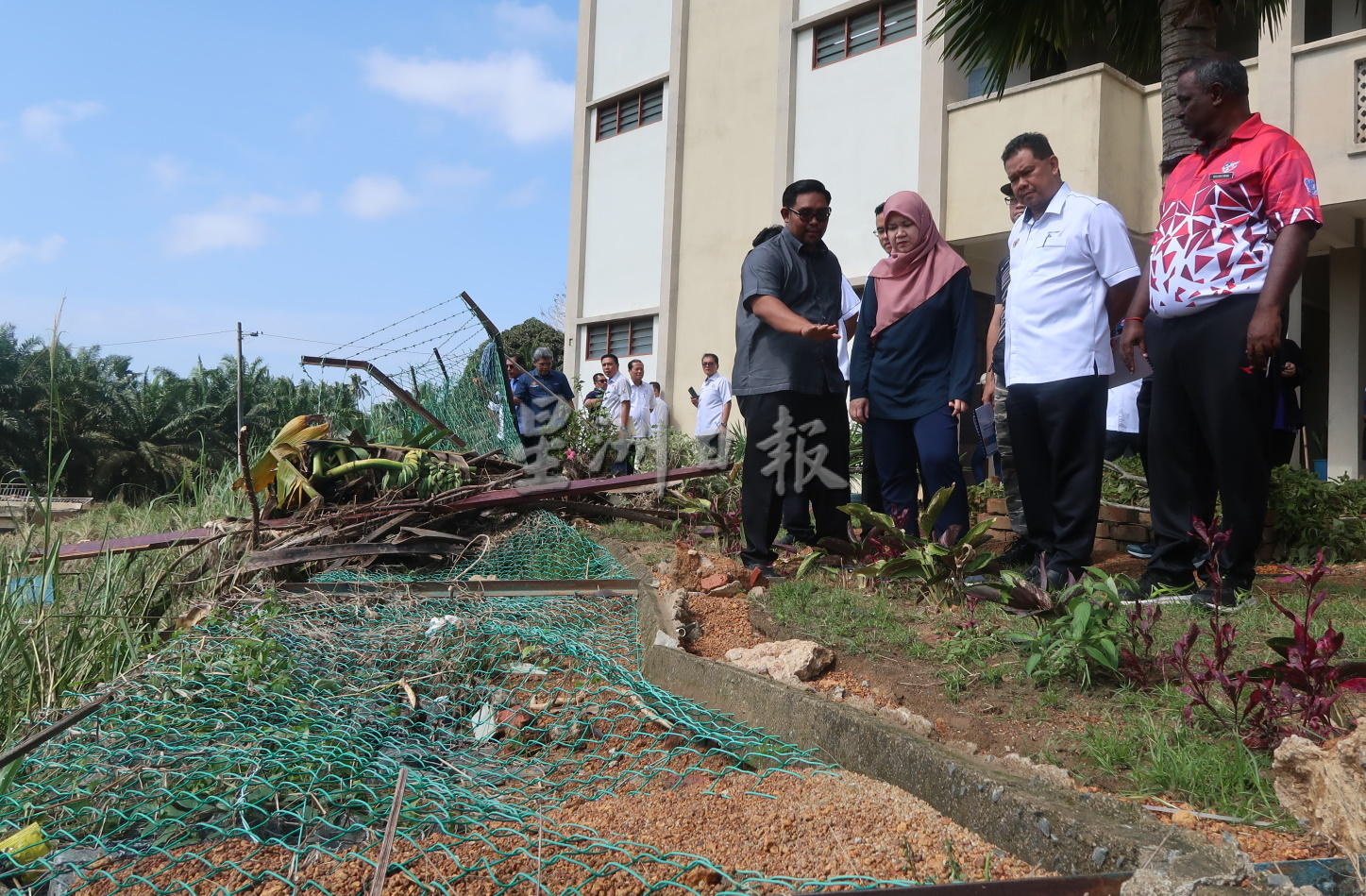 抢修柔17学校以如期开学，灾民可便服上课，浸毁课本补发