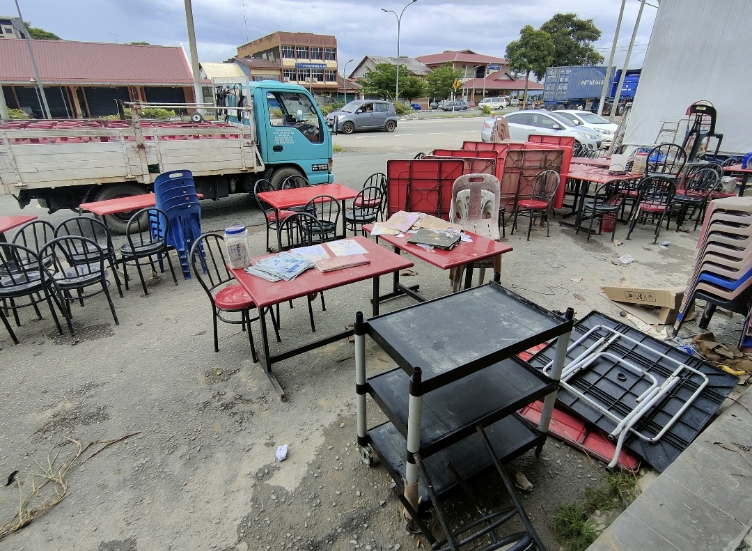 **已签发**全国︰柔三合港开埠以来最严重水灾,新村村长:95%房屋遭遇水劫