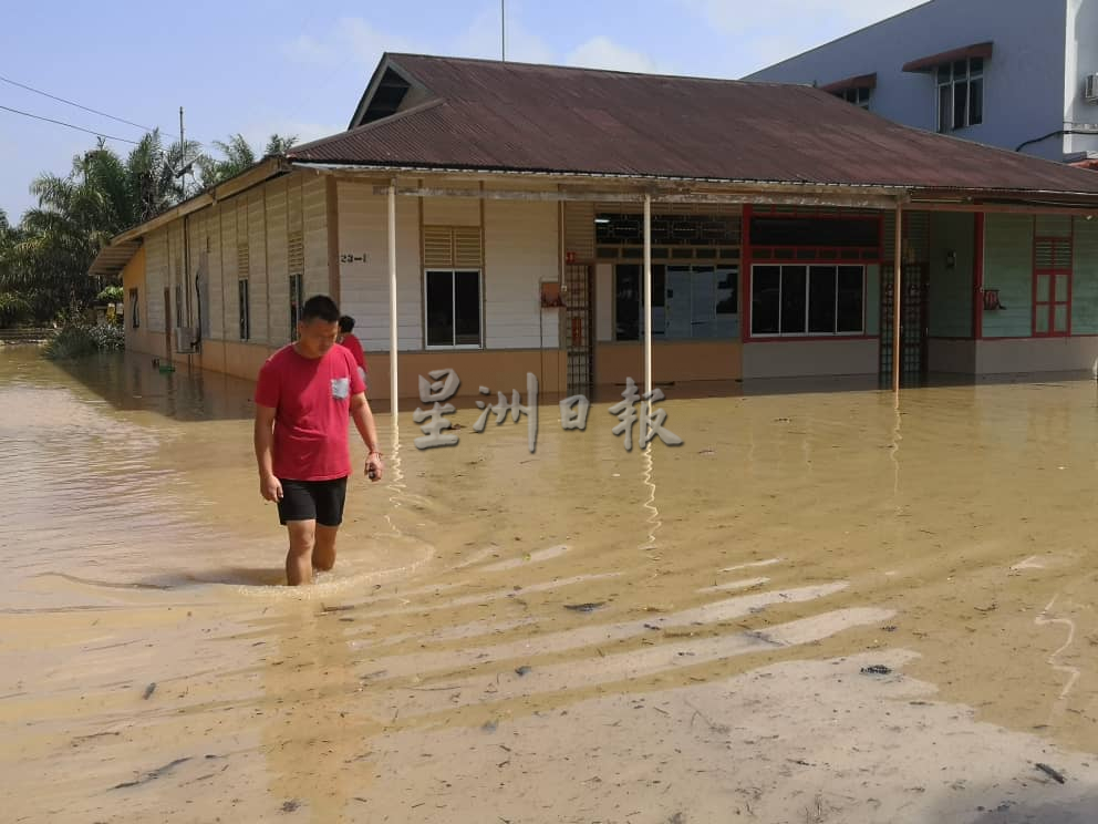 东甲灾情加剧，再有疏散中心关闭灾民再度撤离