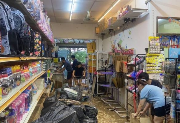 **已签发**全国:事前大批进货以应付开学,昔学校用品批发商水灾中损失百万