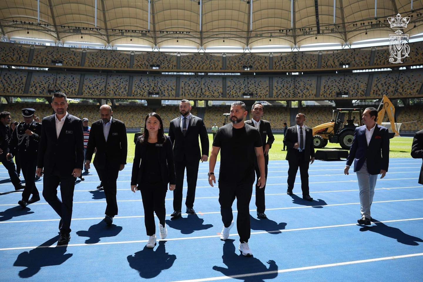 **已签发**全国:赞助国家体育场更换草皮,柔王储出席开幕仪式