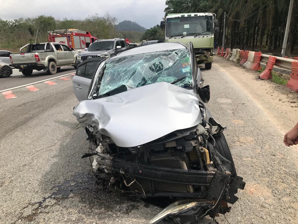 **已签发**柔：2汽车1罗里车祸2死1伤，七旬夫妻阴阳两隔