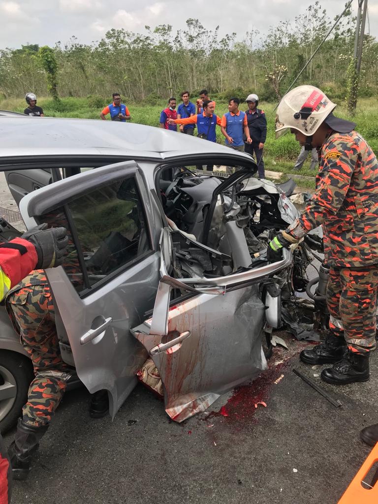 **已签发**柔:2汽车1罗里车祸2死1伤,七旬夫妻阴阳两隔