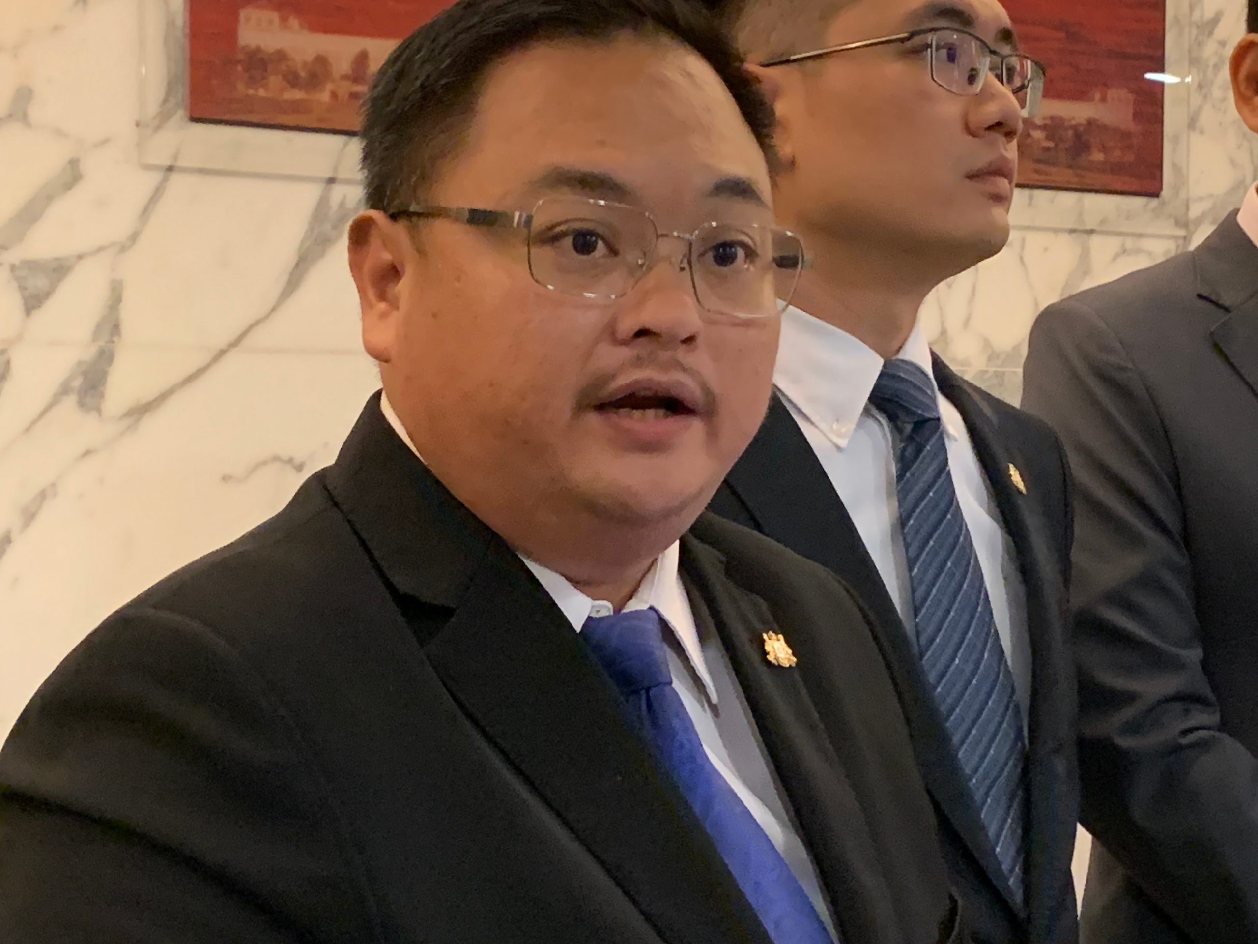 **已签发**柔:【州议会】:黄俊历:州政府应允国州议员进入县发展行动委员会