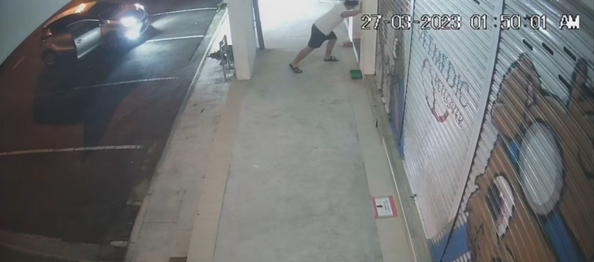 **已签发**柔:声称曾被被狗追,男子多次殴打又烧狗报复