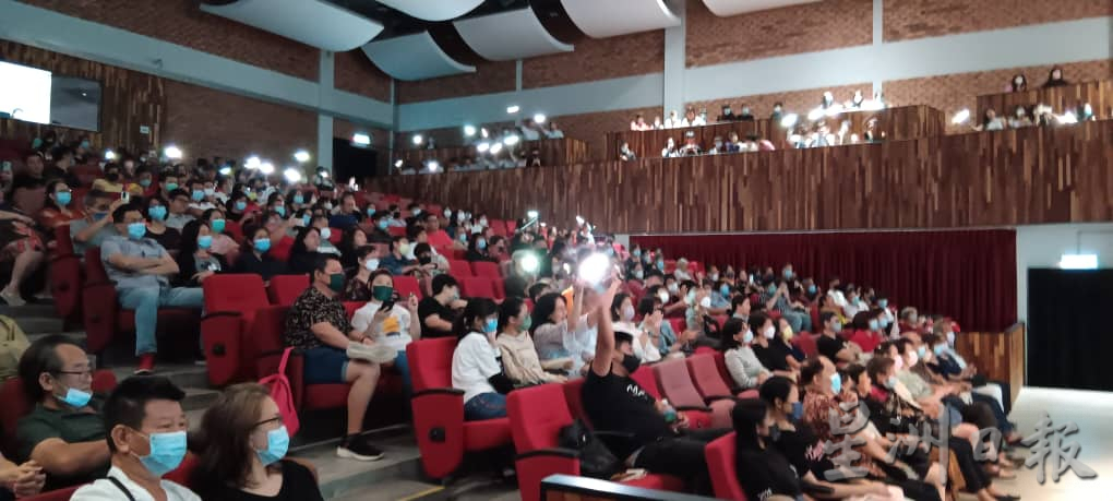 **已签发**柔：头条之一：《一颗种籽》演唱会，让观众沉浸在音乐海洋中