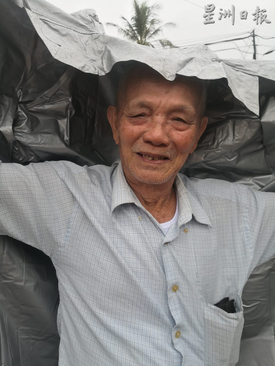 **已签发**柔:封面:坤兰乌汝公孺学校四面环水,若洪水涌入将损失惨重