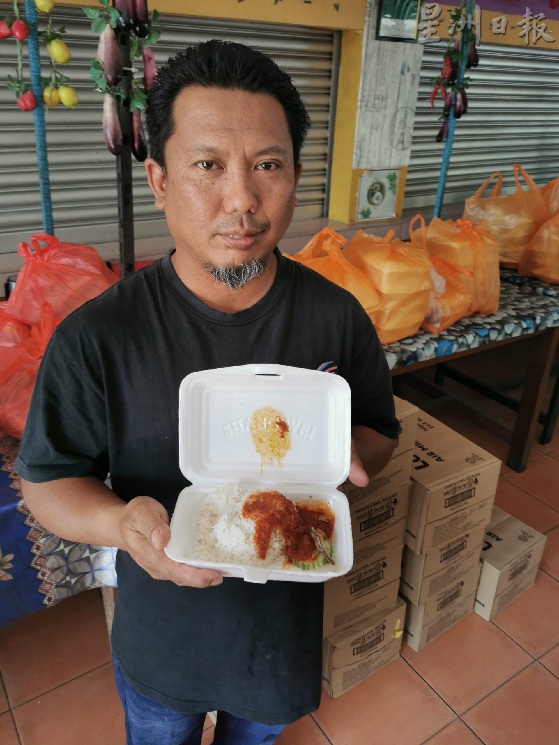 **已签发**柔:封面:填饱肚子才有力气撑下去,灾民的三餐是大问题
