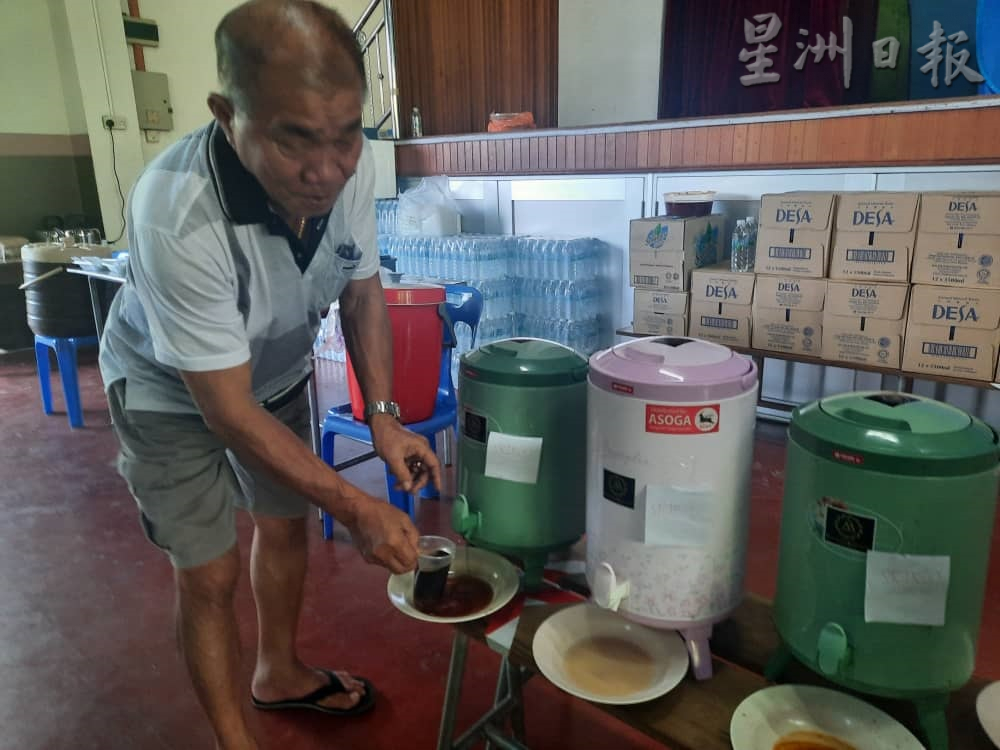 **已签发**柔:封面:填饱肚子才有力气撑下去,灾民的三餐是大问题