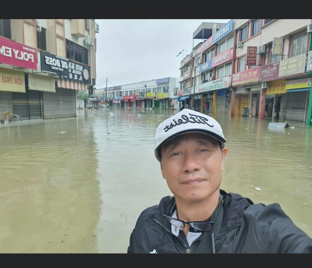 **已签发**柔:封面:山洪及河水夹攻“围城”,哥打丁宜市区陷入瘫痪,民众陆续撤离