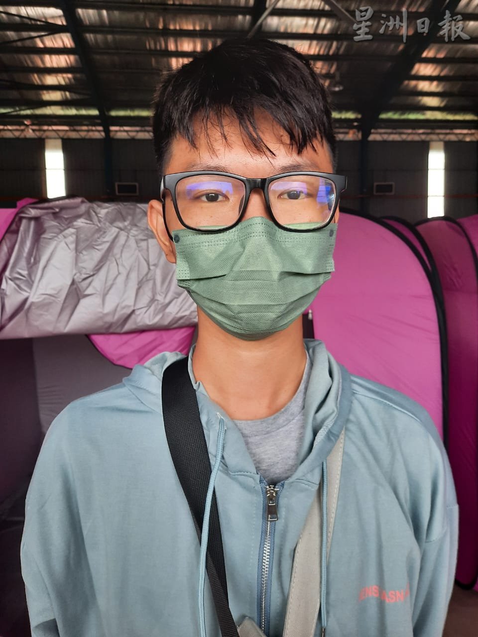 **已签发**柔:封面:水位步步逼近疏散中心,东甲县坤兰乌汝灾民二度搬迁