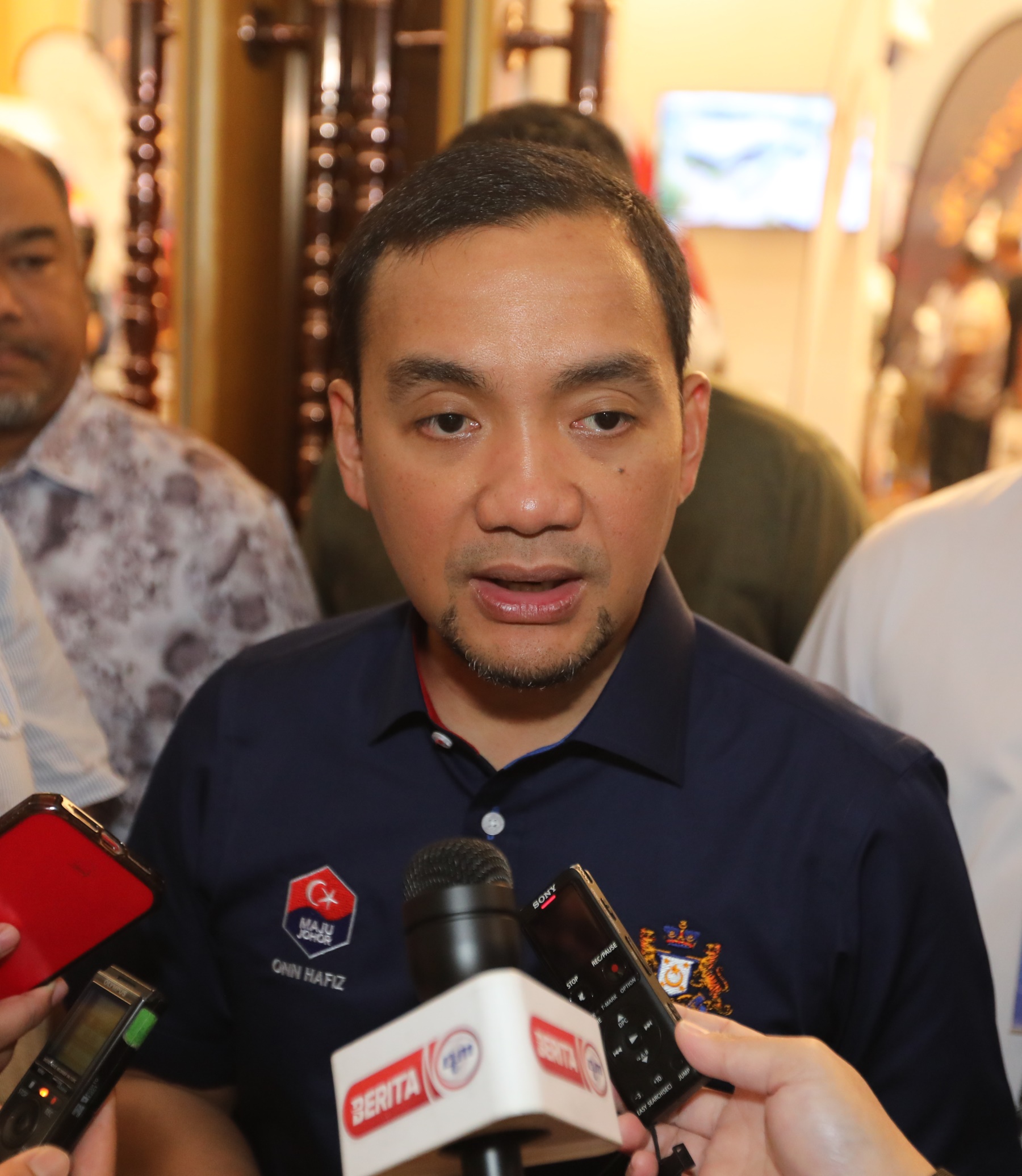 **已签发**柔:柔大臣:已要求水利局征用他州水泵,加速峇县灾区抽水工作