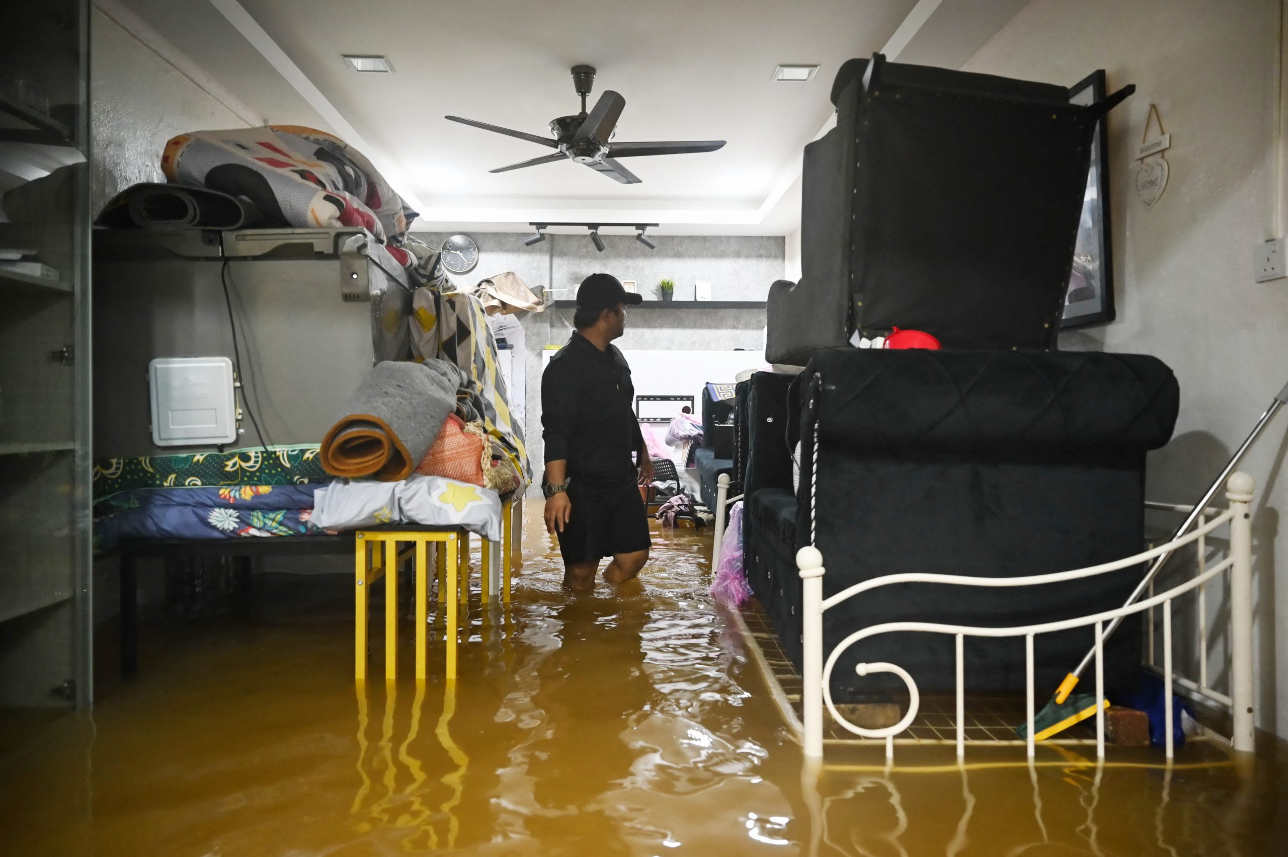 **已签发**柔:永平水灾持续,灾民细雨中撤离家园