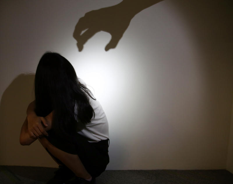 **已签发**柔:狮城二三事:再遇打击想起24年前曾遭非礼,女子举报,名校男教师被捕