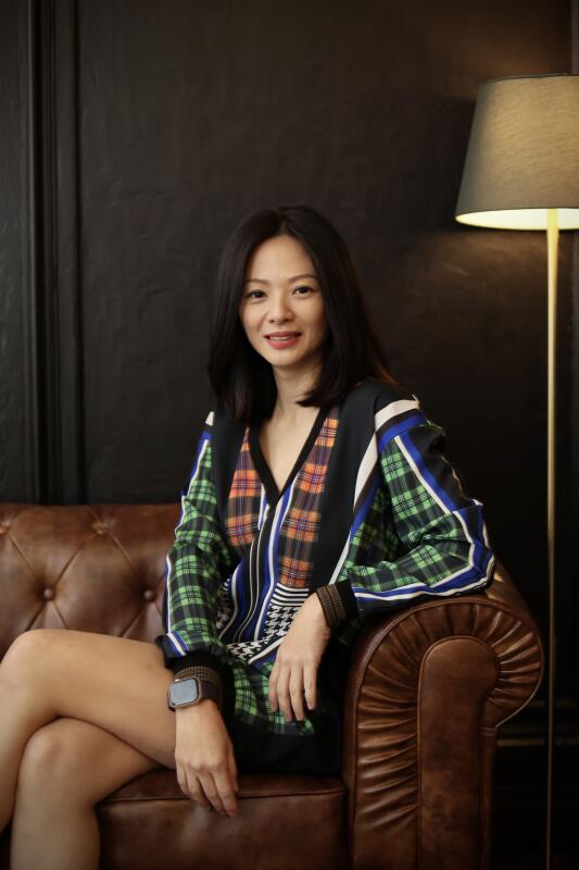 *已签发*柔:狮城二三事:回归拍《密宅》如探亲 狮城前艺人沈金兴演到失声