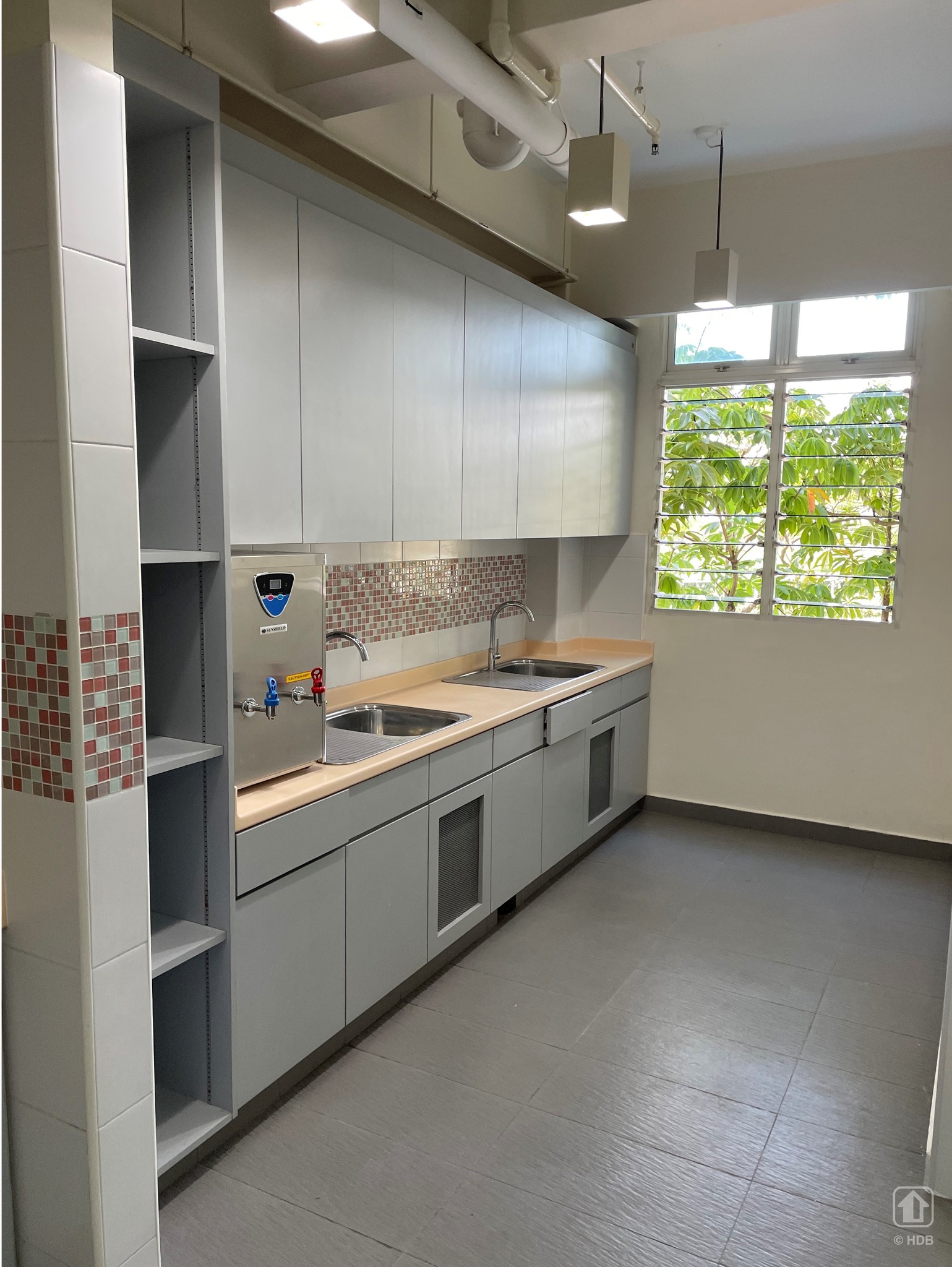 **已签发**柔:狮城二三事:头条:狮城建屋局为低薪户推单身共享屋,网民吐槽像牢房、兵营、流浪汉庇护所