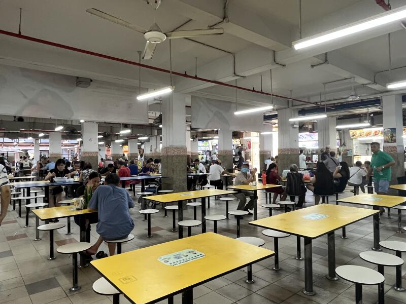 *已签发*柔:狮城二三事:狮城1商场熟食中心关3个月 有摊贩为留员工照发薪