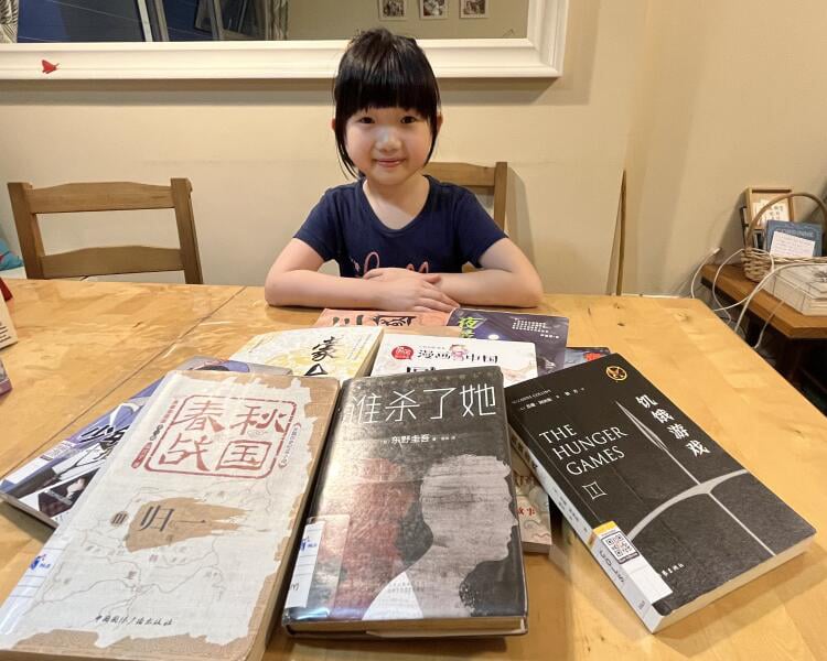 *已签发*柔:狮城二三事:狮城7岁女当华文教师 为4学生授课
