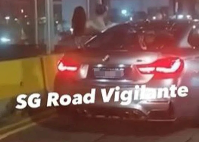 **已签发**柔:狮城二三事:男女争执引路人拍摄报警,男子图抢手机还砸车
