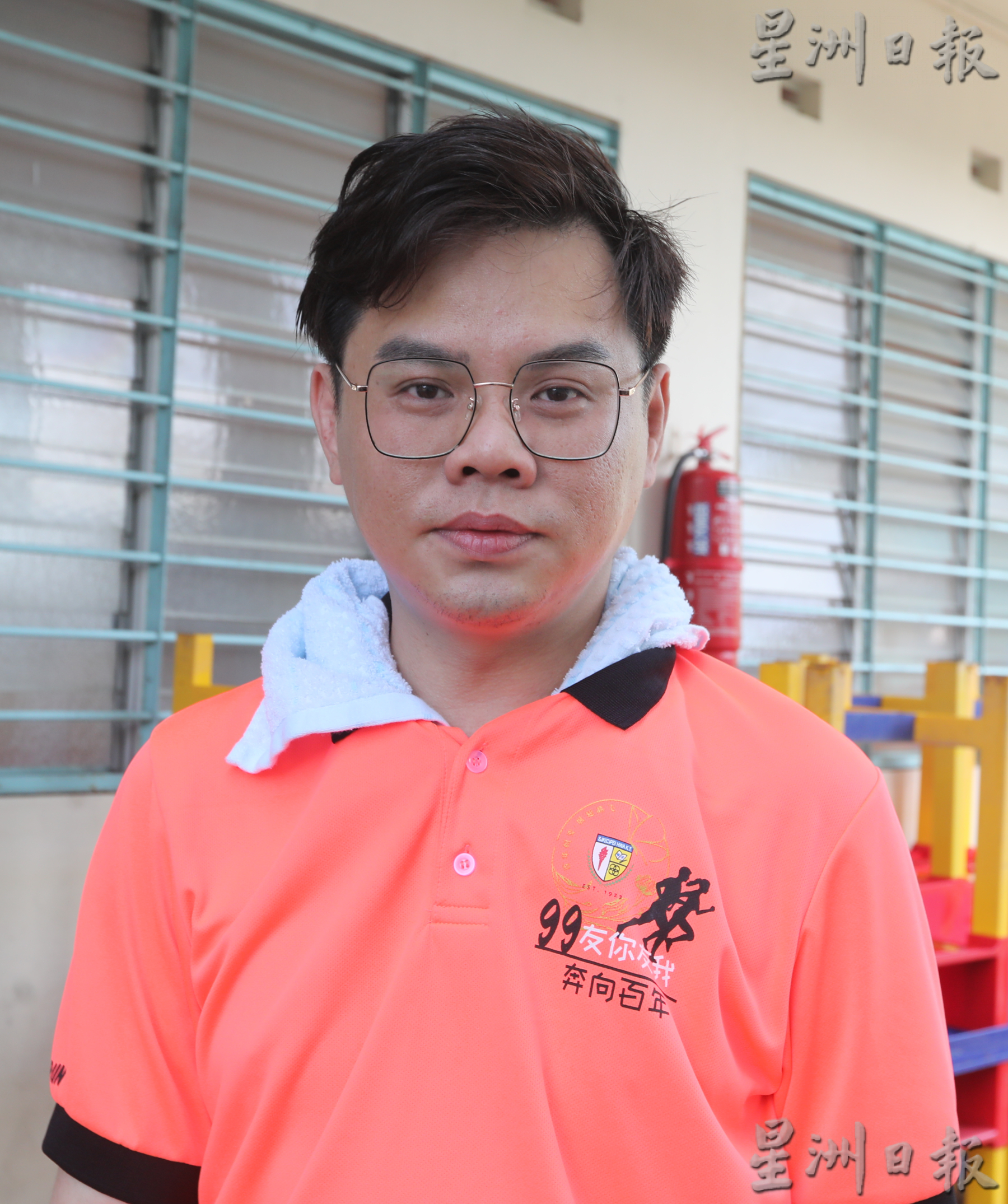 **已签发**柔:第三版头条:哥打唯一受灾华小,官员义工学生纷到培华助清洗
