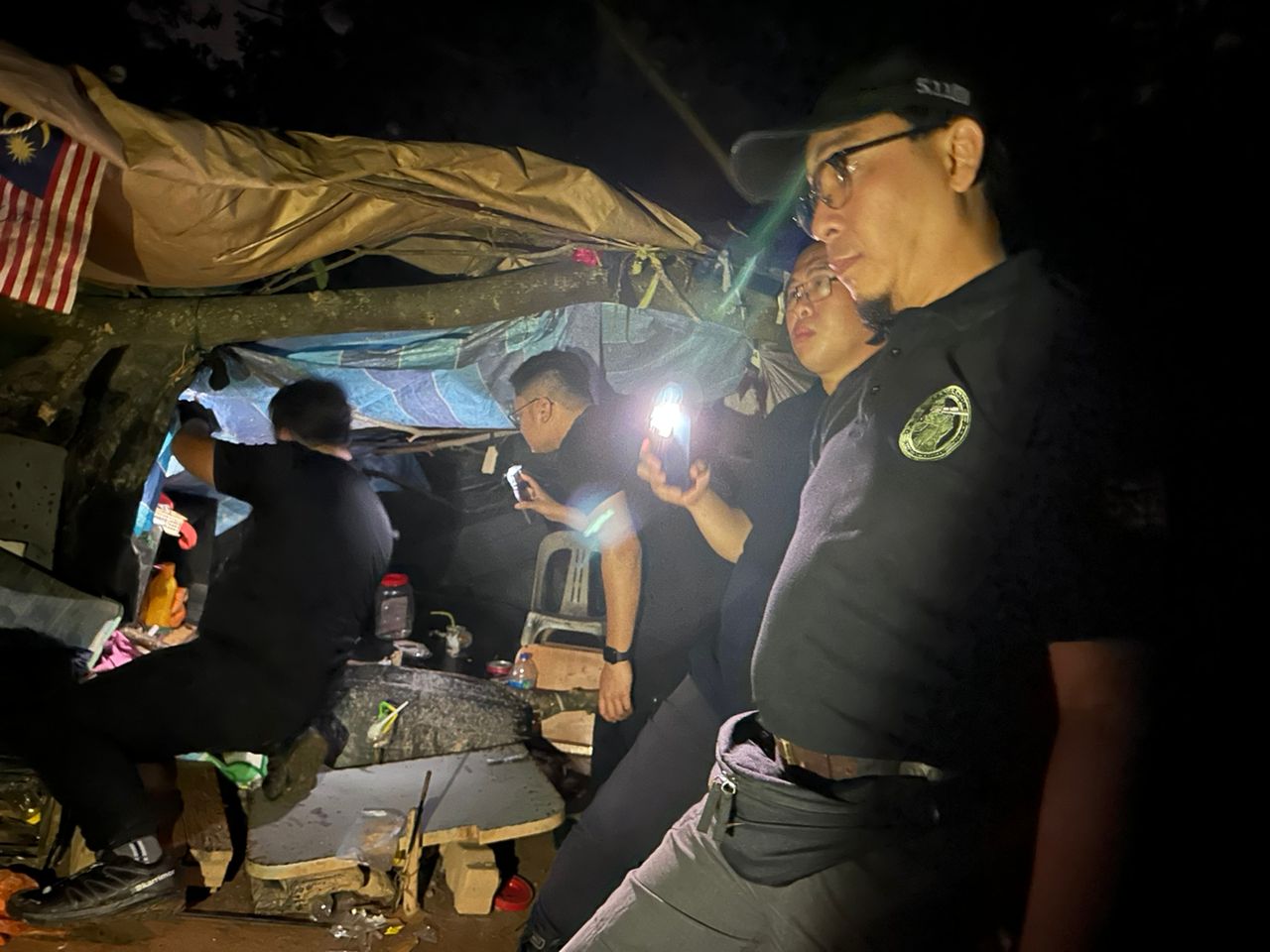 **已签发**柔:第三版次头:柔反毒机构清晨兵分三路取缔,成功扣留27人