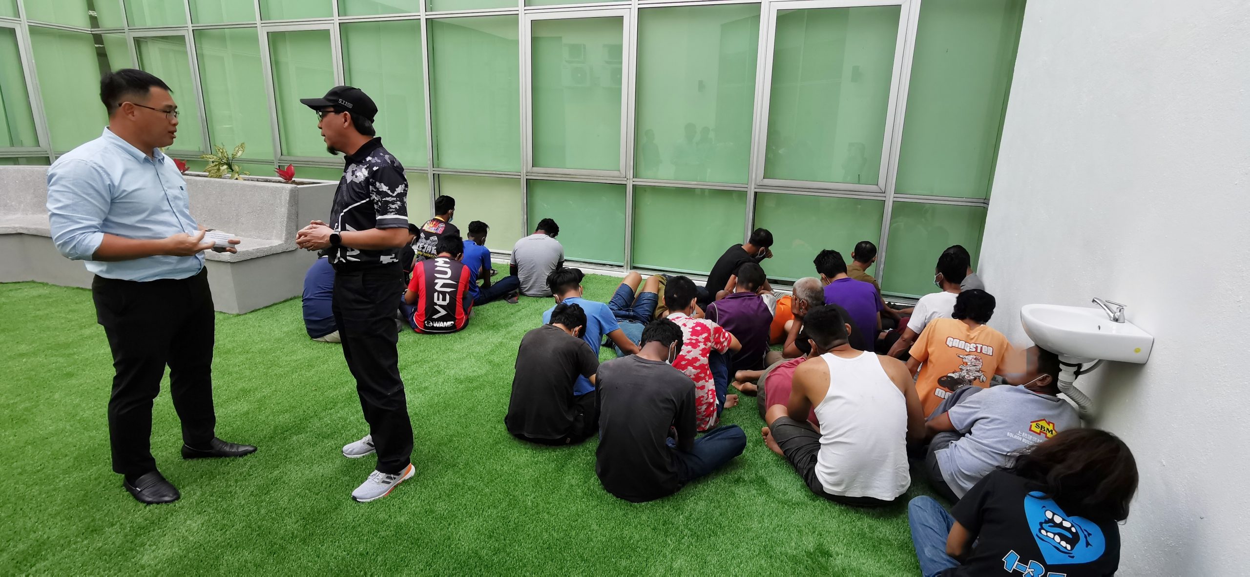 **已签发**柔:第三版次头:柔反毒机构清晨兵分三路取缔,成功扣留27人