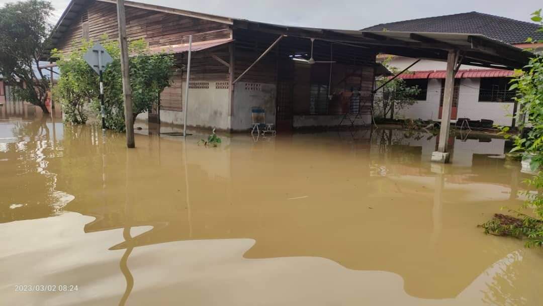 **已签发**柔:麻河泛滥,武吉哈逢及岭嘉与外界交通中断如孤岛