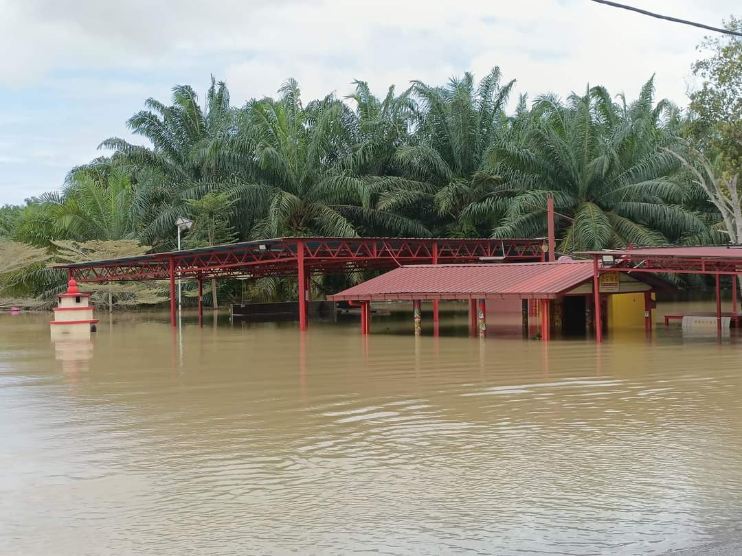 **已签发**柔:麻河泛滥,武吉哈逢及岭嘉与外界交通中断如孤岛